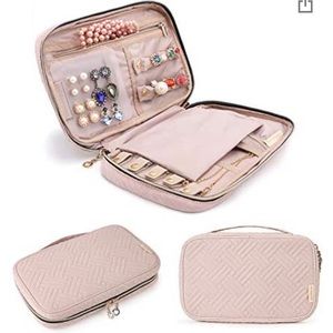 Bagsmart jewelry organizer for traveling. Light pink